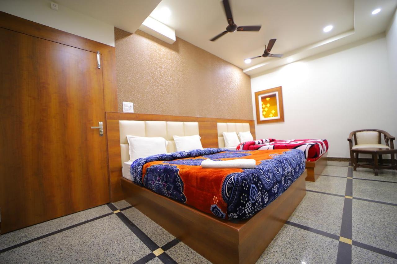 Hotel Royal Phoenix Агра Екстер'єр фото