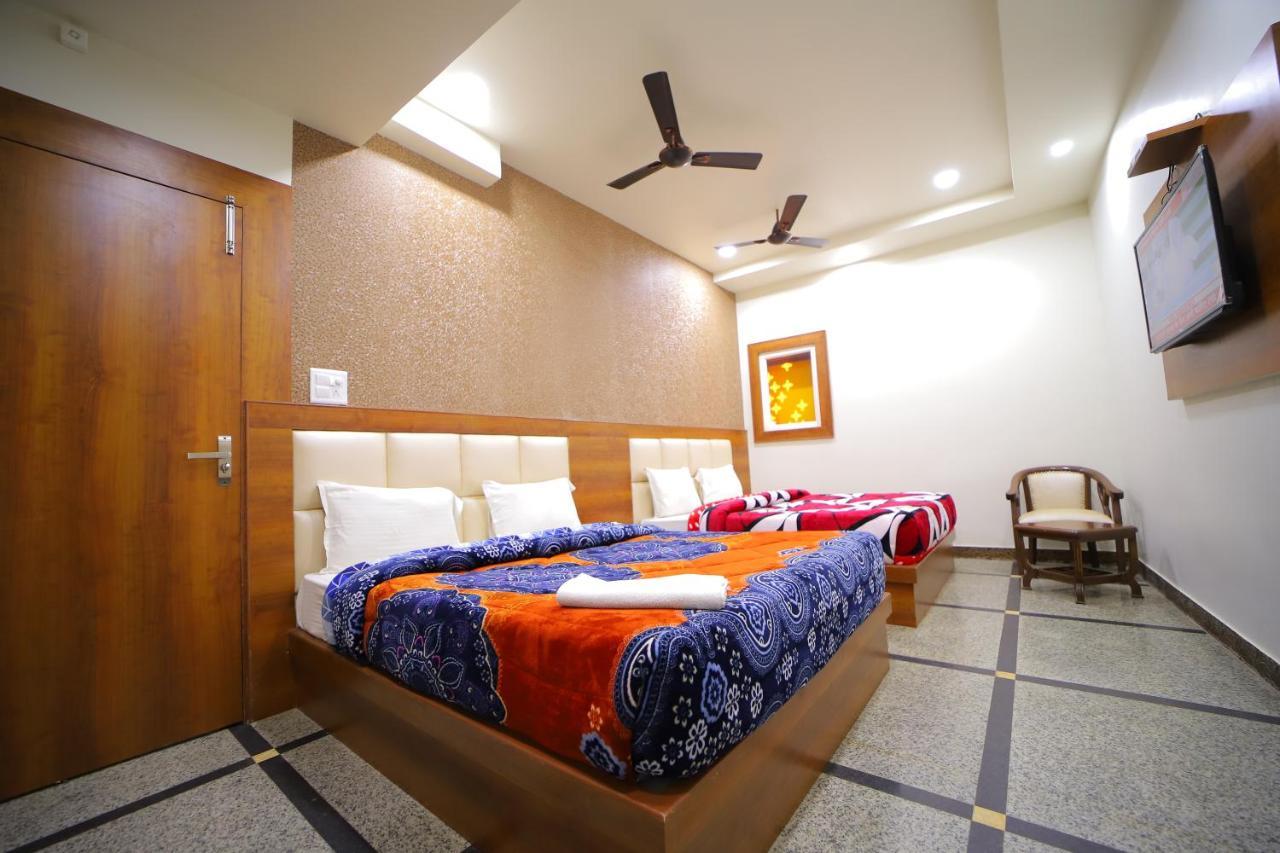 Hotel Royal Phoenix Агра Екстер'єр фото
