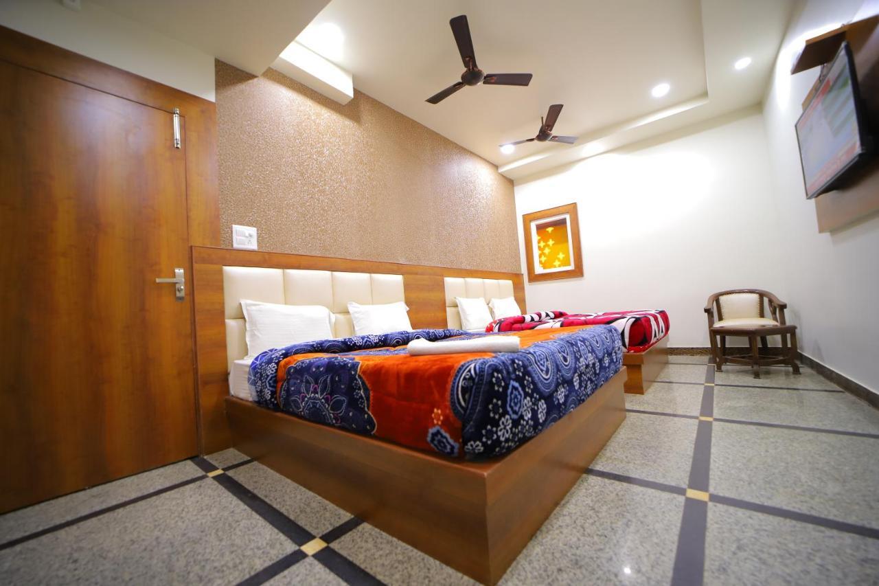 Hotel Royal Phoenix Агра Екстер'єр фото