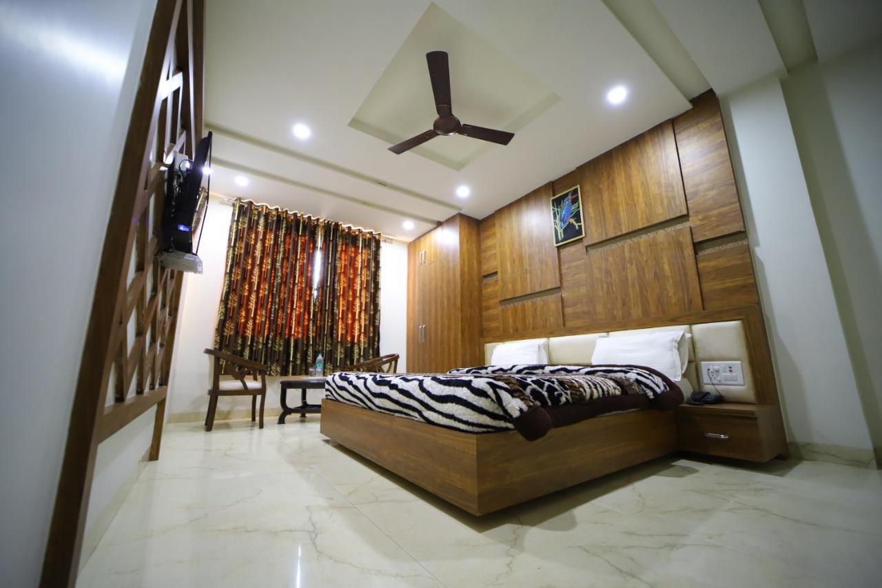 Hotel Royal Phoenix Агра Екстер'єр фото